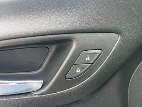 Used 2018 Chevrolet Equinox LS image 13