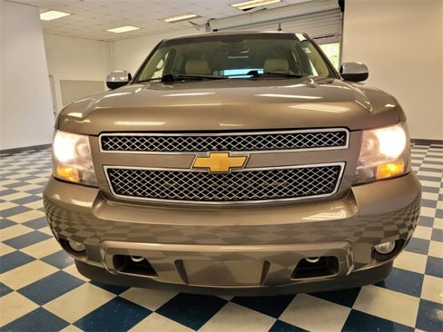 Used 2012 Chevrolet Suburban LTZ image 2