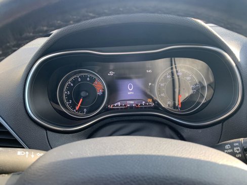 Used 2019 Jeep Cherokee Limited image 18