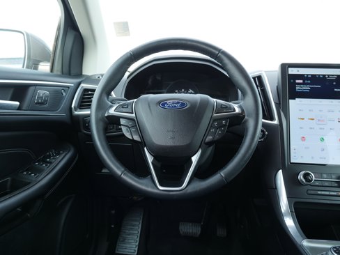 Used 2024 Ford Edge Titanium image 19