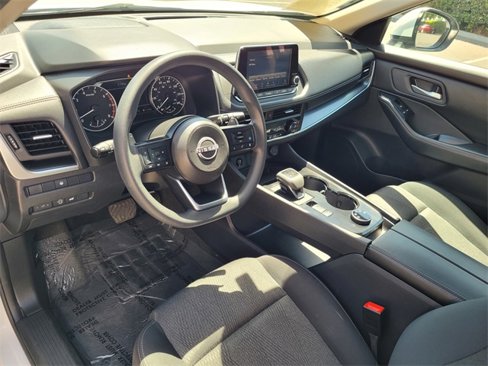 Used 2024 Nissan Rogue SV image 7