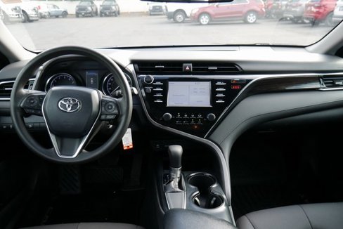 Used 2018 Toyota Camry LE image 4