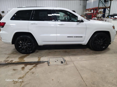 Used 2019 Jeep Grand Cherokee Altitude image 9
