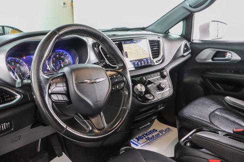 Used 2019 Chrysler Pacifica Touring Plus w/ Advanced Safetytec Group image 23