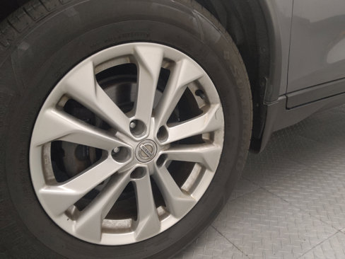 Used 2016 Nissan Rogue SV w/ SV Moonroof Package image 31