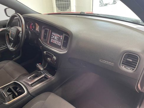Used 2018 Dodge Charger SXT image 34