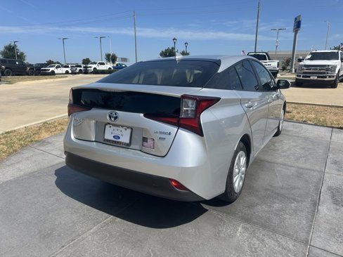 Used 2019 Toyota Prius L Eco image 6