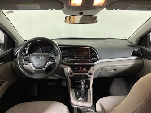 Used 2017 Hyundai Elantra SE image 19