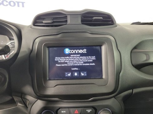 Used 2020 Jeep Renegade Latitude w/ Cold Weather Group image 29