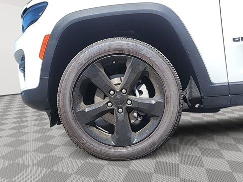 New 2025 Jeep Grand Cherokee Altitude image 37
