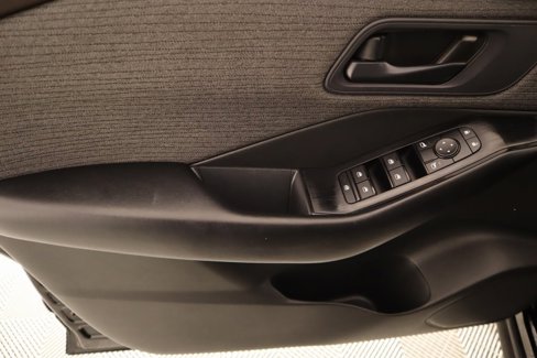 Used 2023 Nissan Rogue S image 14