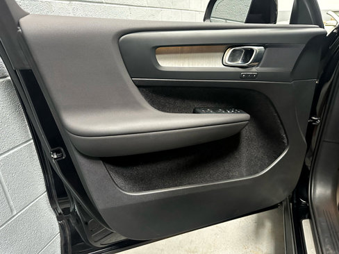 Used 2024 Volvo XC40 B5 Core w/ Climate Package image 15