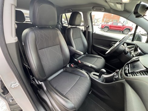 Used 2022 Chevrolet Trax LT w/ Redline Edition image 14