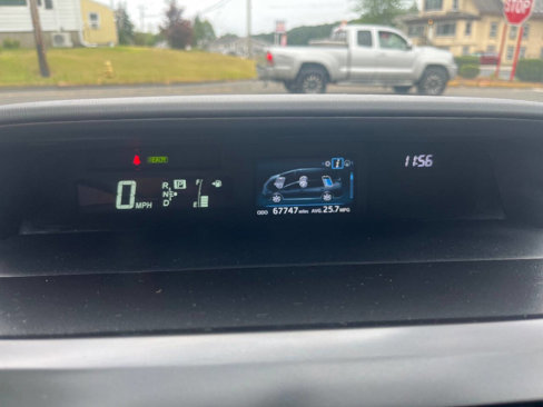 Used 2016 Toyota Prius V Five image 18