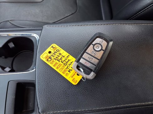 Used 2020 Ford Fusion Titanium image 20