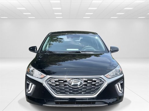 Certified 2022 Hyundai Ioniq SE image 2