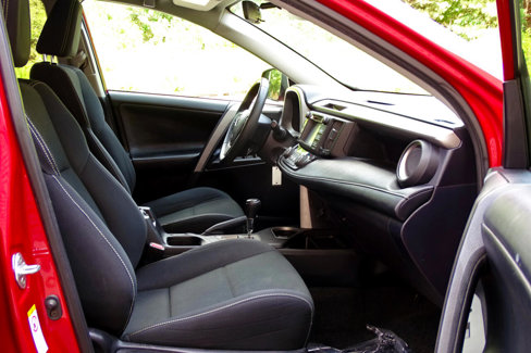 Used 2017 Toyota RAV4 XLE image 18