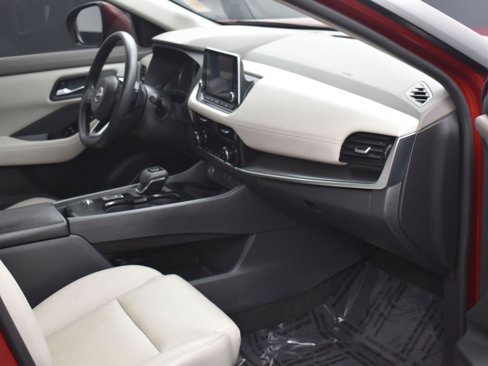 Used 2022 Nissan Rogue SV image 5