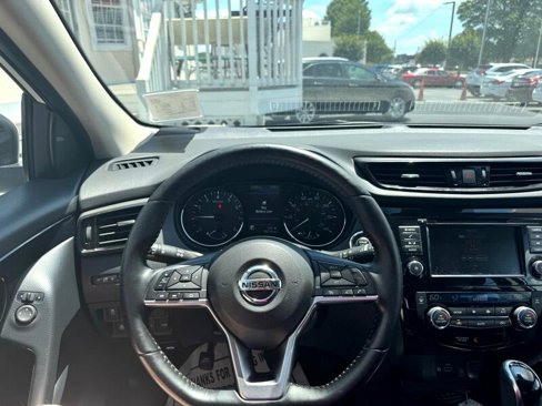 Used 2021 Nissan Rogue Sport SV image 17