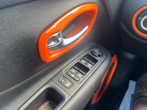 Used 2020 Jeep Renegade Altitude w/ UConnect 8.4 Nav Group image 19