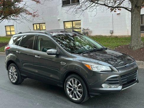 Used 2016 Ford Escape SE w/ SE Chrome Package image 1