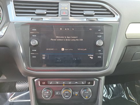 Certified 2020 Volkswagen Tiguan SE image 21