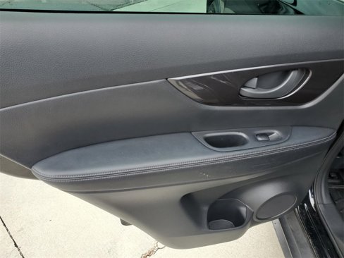 Certified 2020 Nissan Rogue S image 13