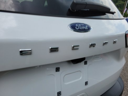 Used 2021 Ford Escape SE image 10