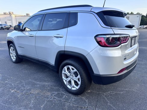 Used 2024 Jeep Compass Latitude image 6