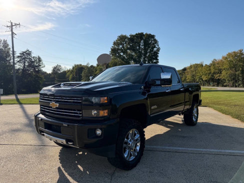 Used 2018 Chevrolet Silverado 2500 High Country w/ Duramax Plus Package image 3