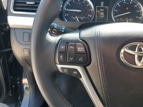 Used 2016 Toyota Highlander XLE image 32