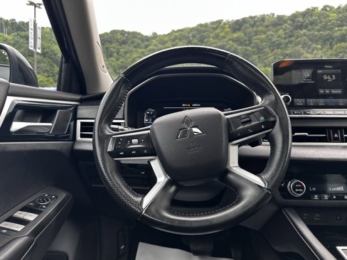 Used 2022 Mitsubishi Outlander SE image 7