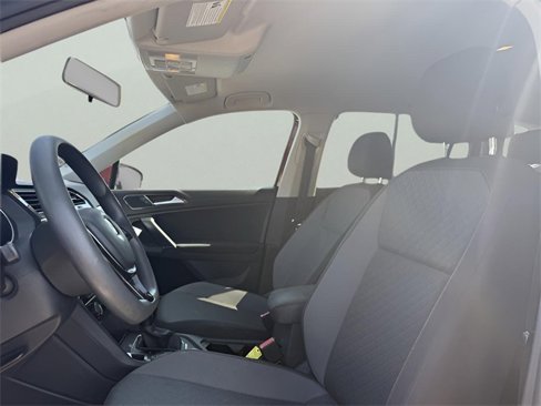 Used 2018 Volkswagen Tiguan S image 9