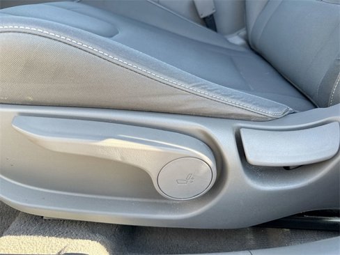 Used 2023 Hyundai Elantra SEL image 12