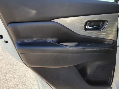 Used 2018 Nissan Murano S image 8