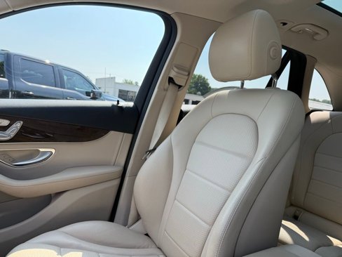 Used 2019 Mercedes-Benz GLC 300 4MATIC image 22
