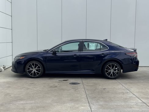 Used 2021 Toyota Camry SE image 5