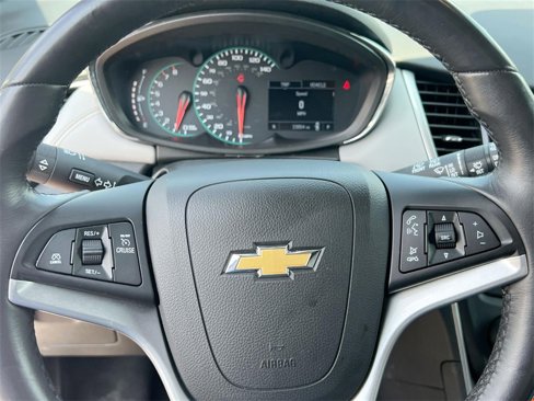 Certified 2022 Chevrolet Trax LT w/ LT Convenience Package image 12