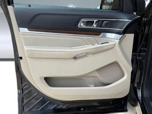 Used 2018 Ford Explorer Limited image 13
