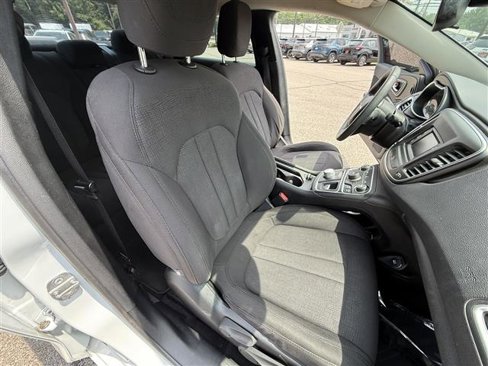 Used 2015 Chrysler 200 Limited image 28