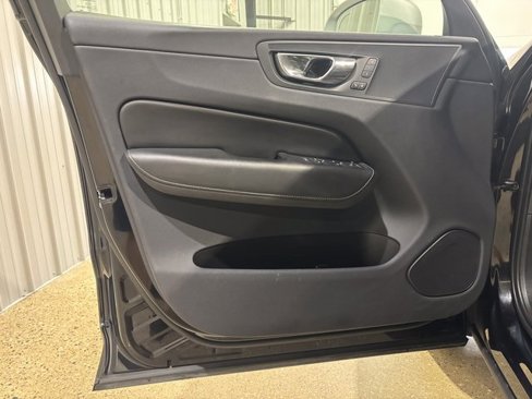 Used 2018 Volvo XC60 T6 R-Design w/ Convenience Package image 14