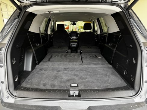 Used 2020 Chevrolet Traverse LT image 27