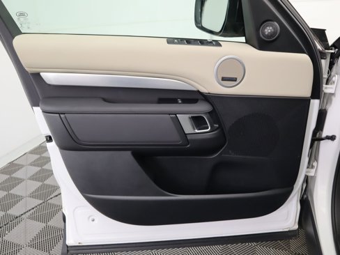 Used 2020 Land Rover Discovery Landmark image 25
