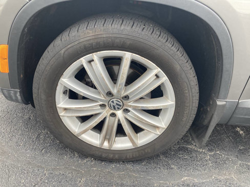 Used 2010 Volkswagen Tiguan SEL image 25