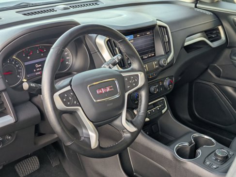 Used 2024 GMC Terrain SLT image 14