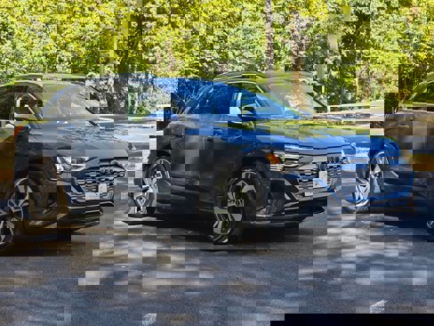 Used 2024 Audi Q8 e-tron Premium Plus w/ Premium Plus Package image 8