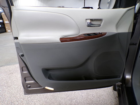 Used 2011 Toyota Sienna XLE image 11