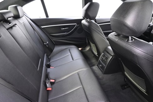 Used 2018 BMW 330i xDrive Sedan w/ Convenience Package image 18