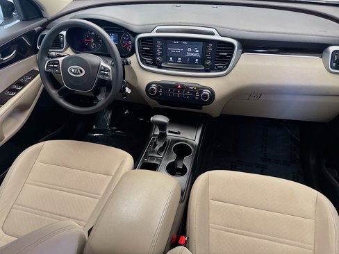 Used 2020 Kia Sorento LX image 12