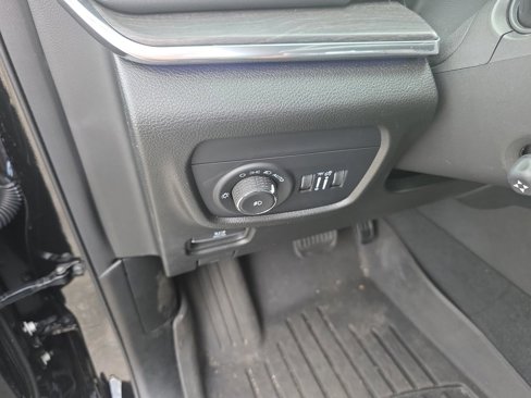 Used 2024 Jeep Grand Cherokee L Overland w/ Advanced Protech Group III image 25